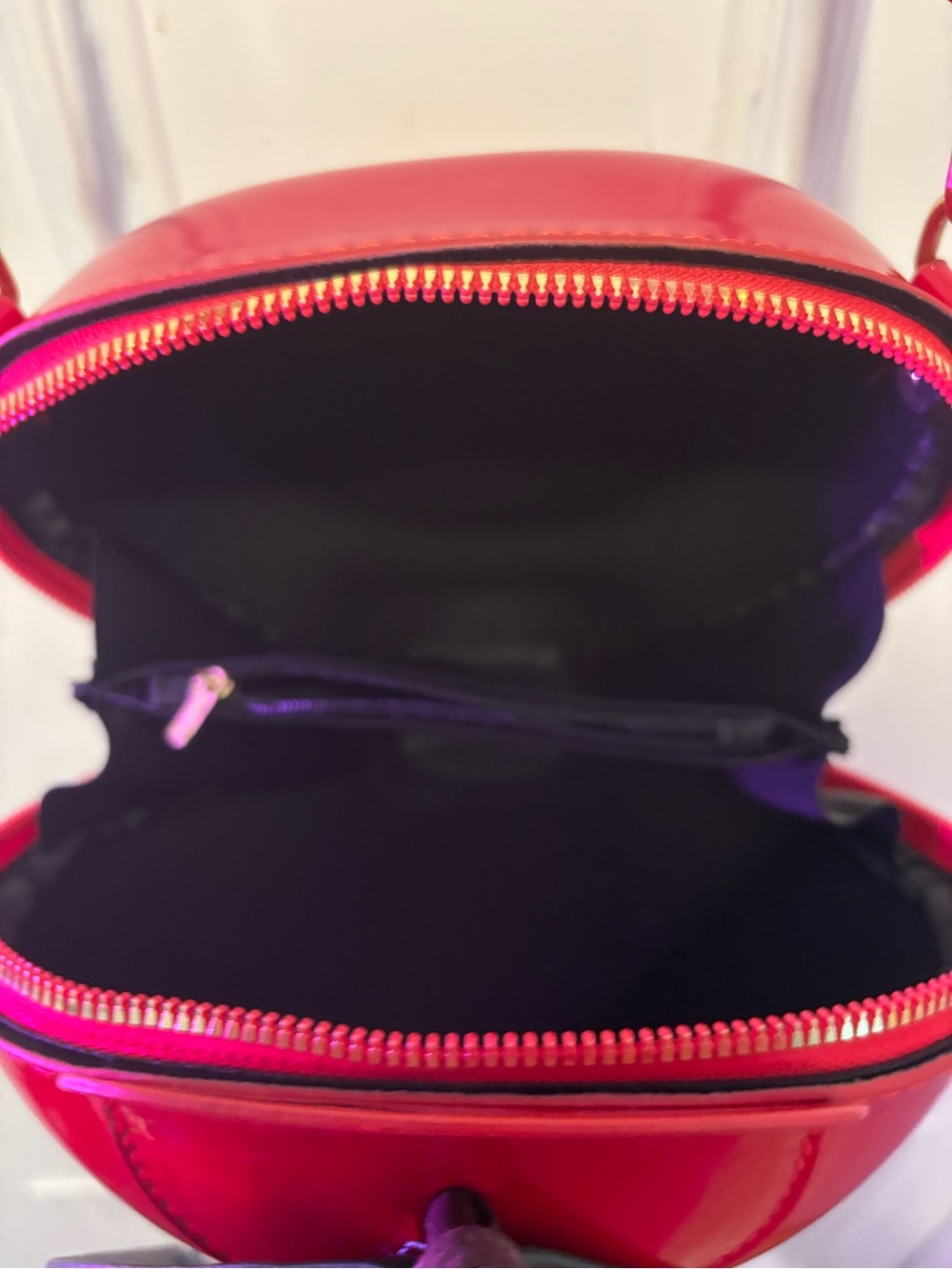 Red Apple Crossbody Bag with Green Leaf Accent NWOT - Picture 5 of 6